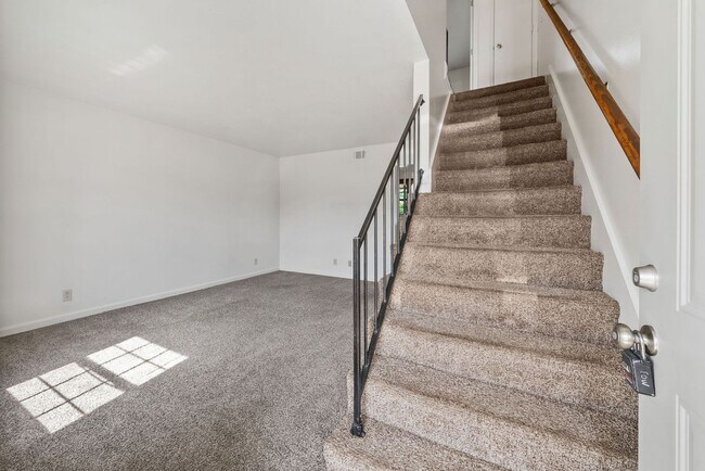 Building Photo - 276 Northridge Dr