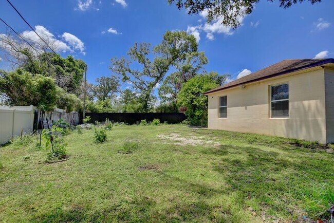 Building Photo - Stylish 3/2 + Office or Flex Space with Luxury Finishes & Spacious Open Layout