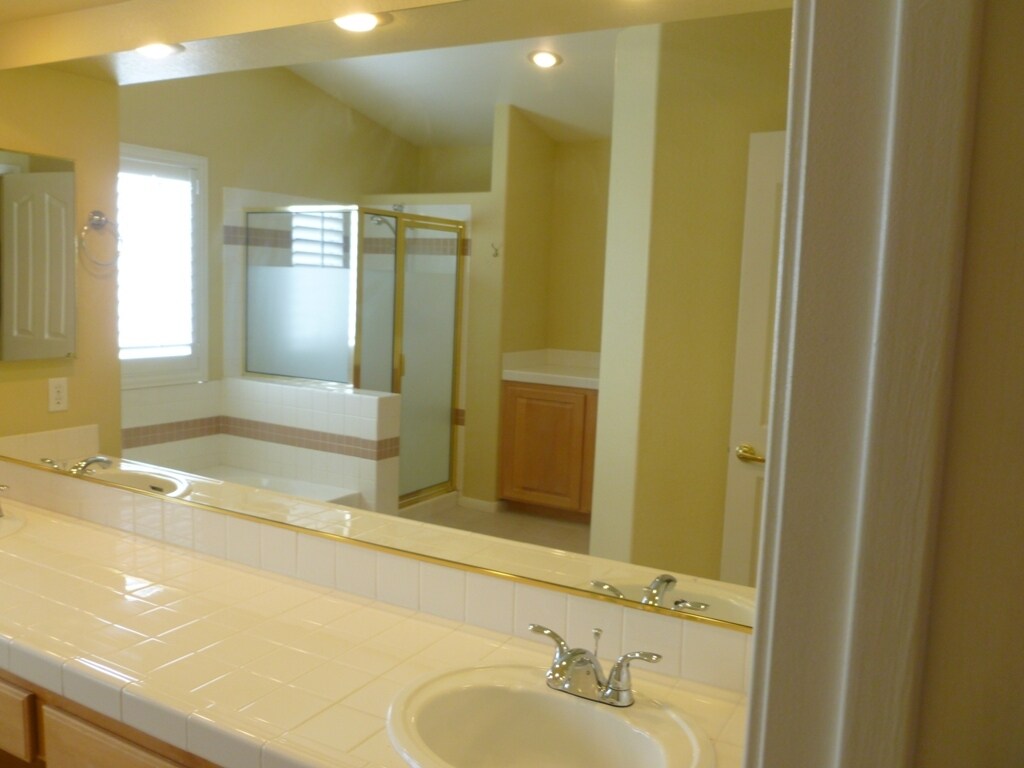 Building Photo - 208 Chaco Canyon Dr