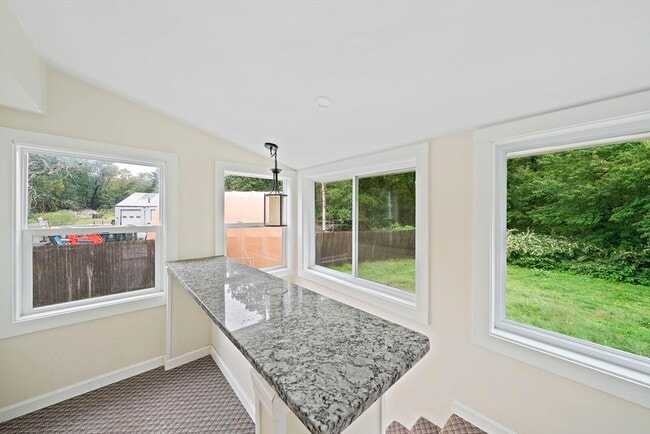 Building Photo - 334 N Main St