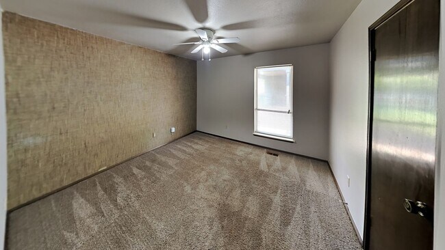 Building Photo - 3 Bedroom 2 Bathroom Home near Chisholm Creek, Quail Springs, and Highway 74 & the turnpike