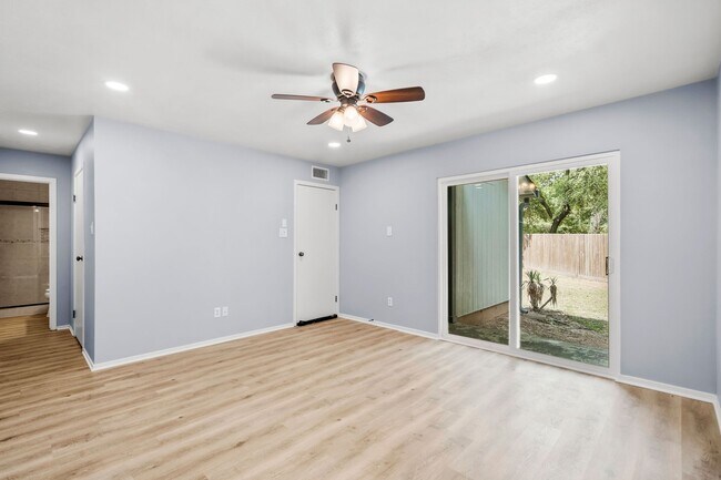 Building Photo - 3 Gambrel Oak Pl