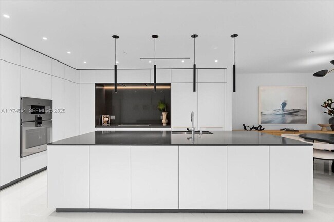 Building Photo - 300 Biscayne Blvd Way