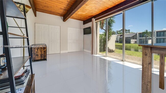 Building Photo - 10462 SW 78th St