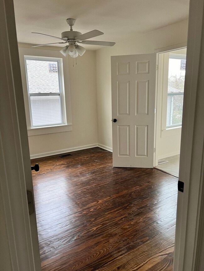 Building Photo - Totally updated 2 bedroom 1 bath home walk...