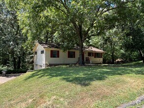 Building Photo - Spacious and beautifully updated 4-bedroom...