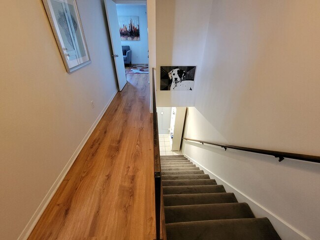 Building Photo - Two bedrooms two 1/2 bath townhome on Galv...