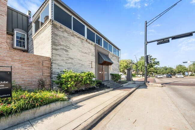 Building Photo - 3141 Bissonnet St
