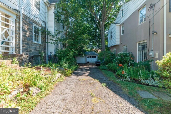 Building Photo - 2929 Oakford Rd