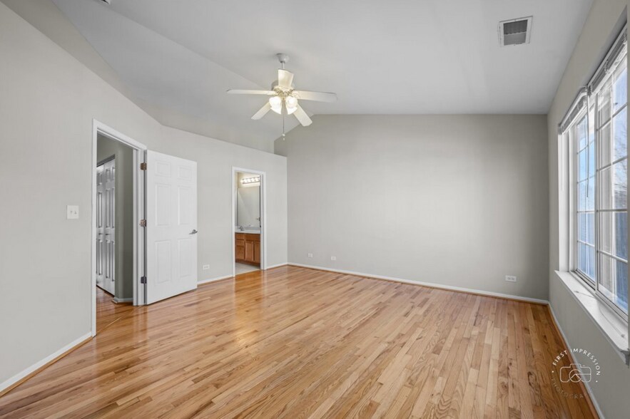 Building Photo - 628 Lincoln Station Dr