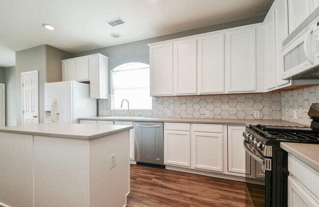 Building Photo - 18 E Knightsbridge Dr