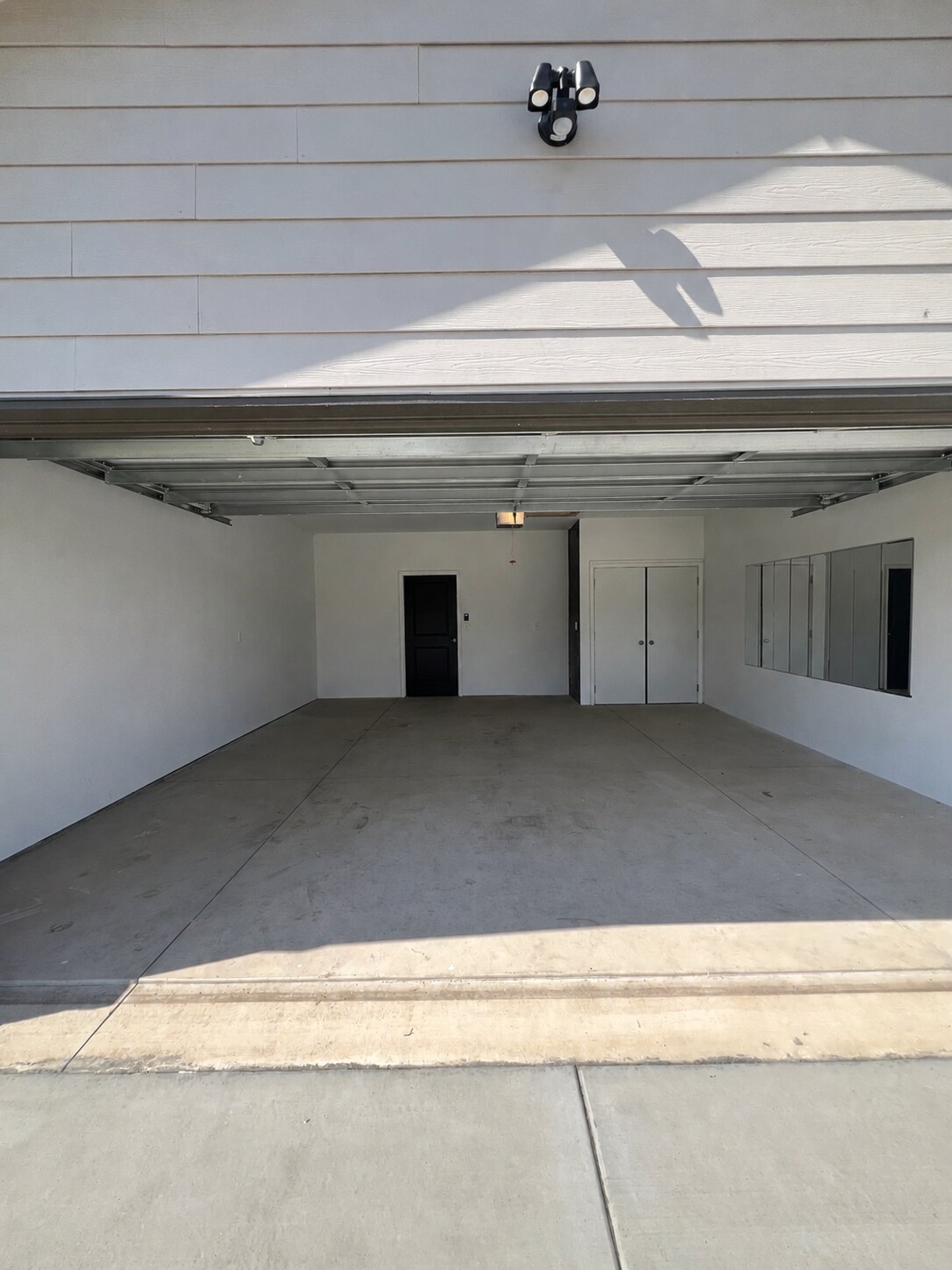 Building Photo - 12058 W Shadow Lakes St