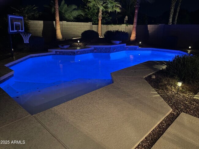 Building Photo - 18318 W Lisbon Ln