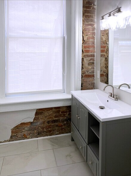 Building Photo - 89 Fairlie St NW