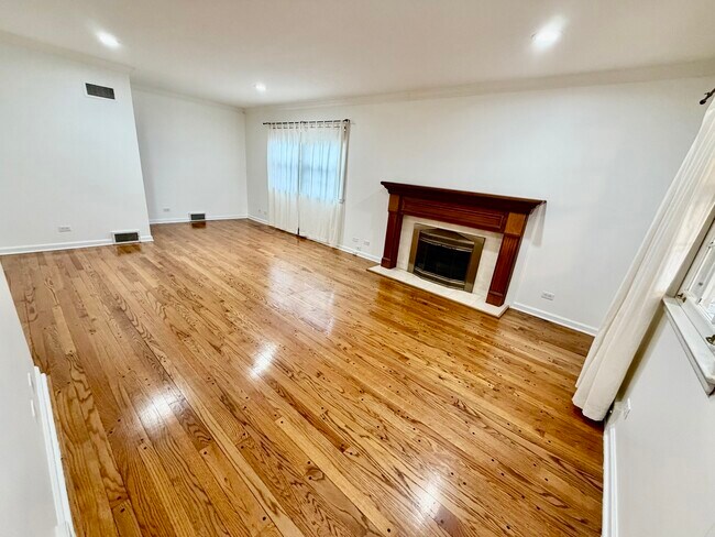 Building Photo - 26 Windsor Dr