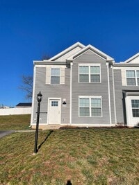 Building Photo - Modern Kitchen • Walk-In Closet • Private ...