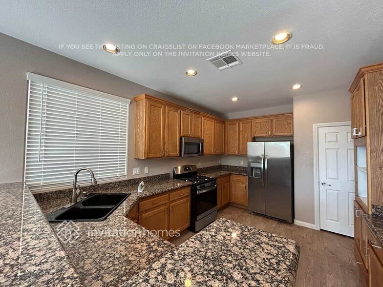 Building Photo - 433 Mystic River St