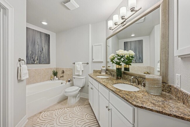 Building Photo - City Living with a Touch of Luxury!