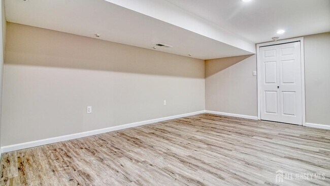 Building Photo - 149 Keswick Dr