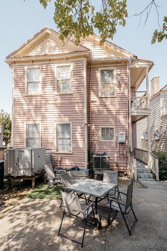 Building Photo - 139 Alexander St