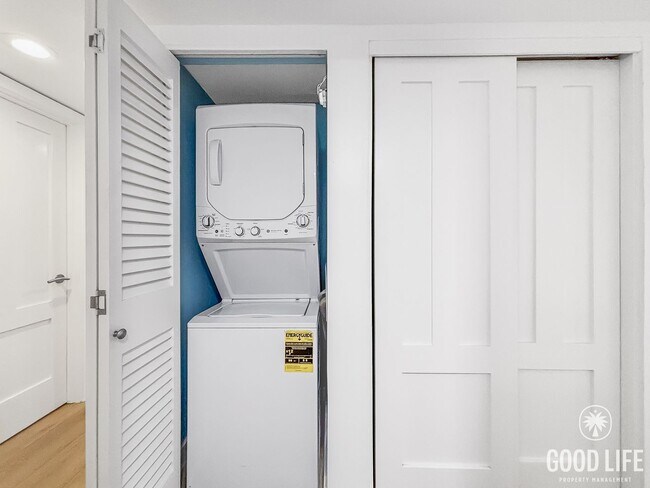 Building Photo - Charming 2BD/2BA Condo in Hillcrest W/ W/D...