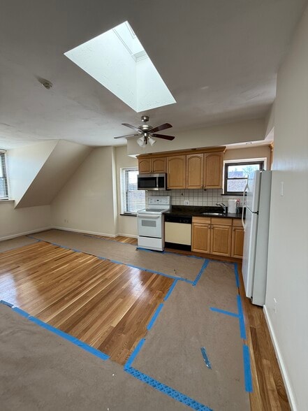 Building Photo - 683 Tremont St