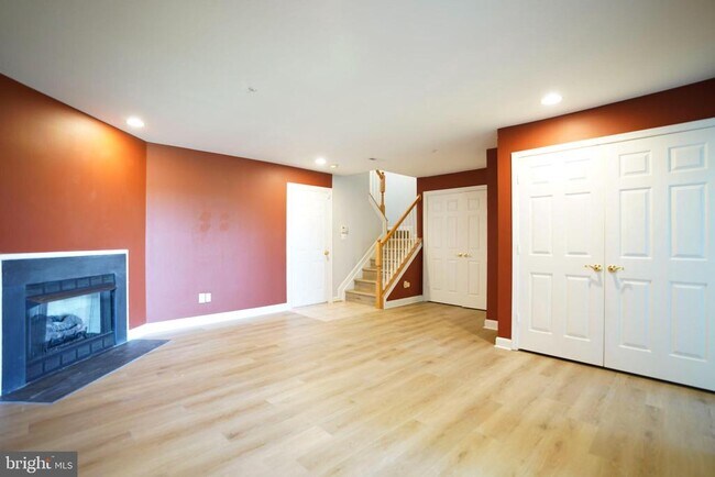 Building Photo - 10794 Folkestone Way