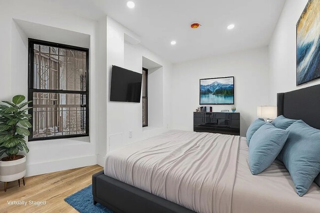 Building Photo - 314 W 51st St