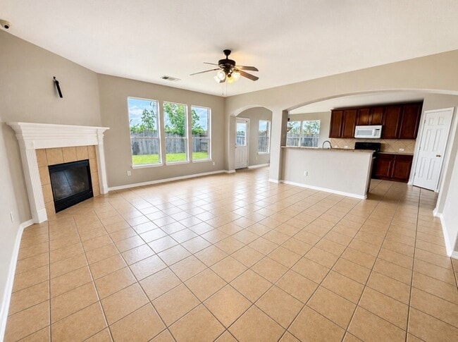 Building Photo - 810 Hollyhock Dr