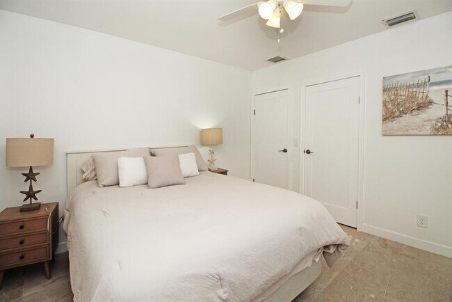 Building Photo - 221 Princeton Dr