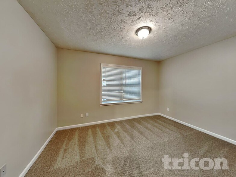 Building Photo - 375 Radcliffe Trce