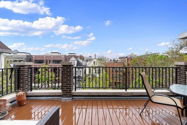 Building Photo - 2 bedroom in Chicago IL 60657