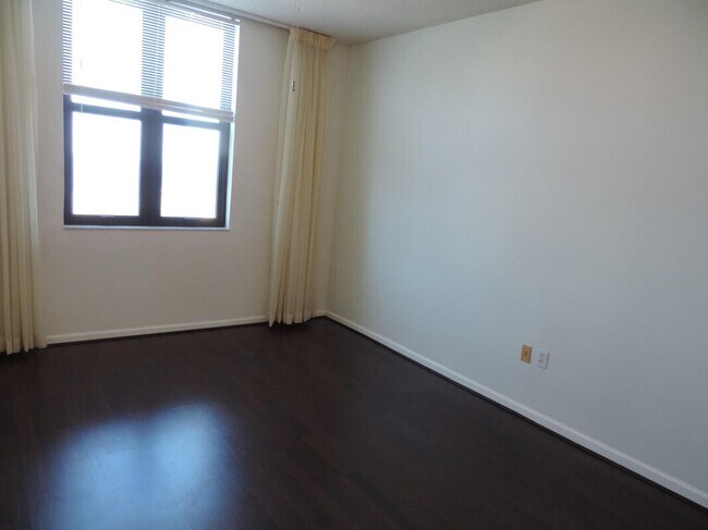 Building Photo - 651 Okeechobee Blvd