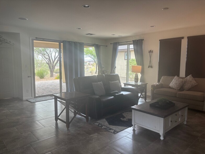 Building Photo - 4468 Covered Wagon Trl