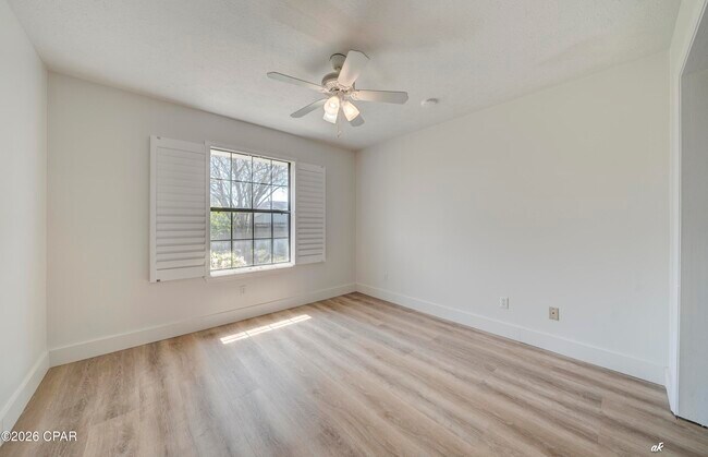 Building Photo - 307 Fan Palm Pl