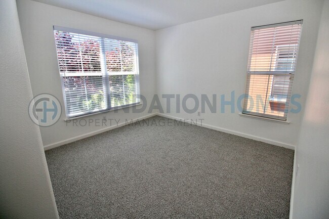 Building Photo - 75 Gann Way