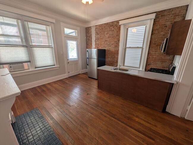 Building Photo - 225 Fosdick St