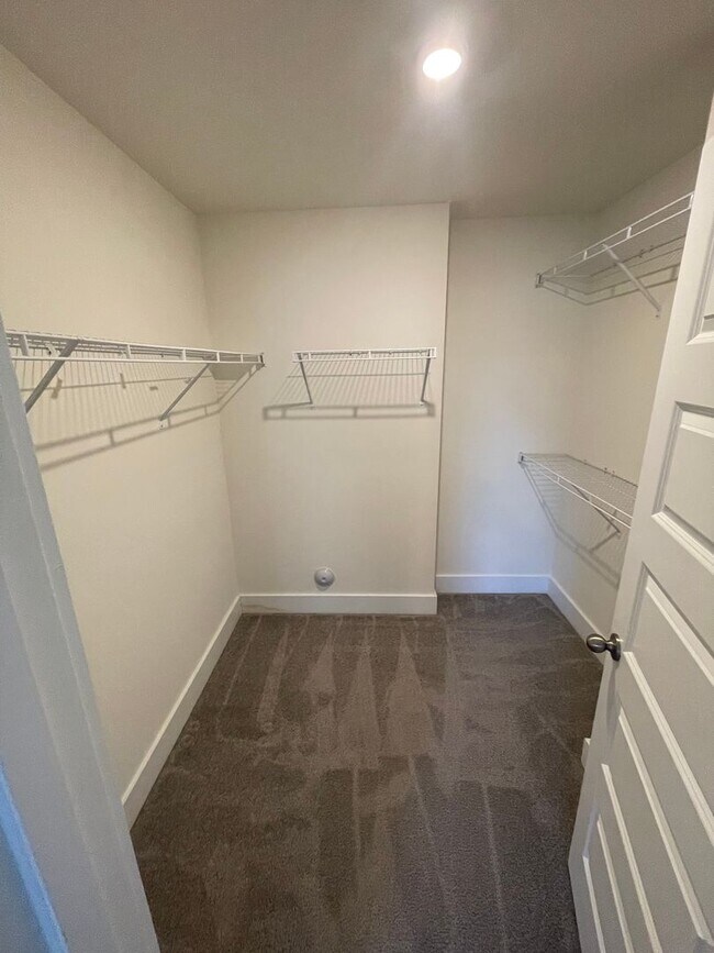 Building Photo - Charming 4 Bedroom Home Located In Cary