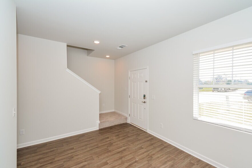 Building Photo - 545 Samuel Lee Ln