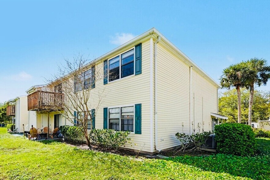 Building Photo - 129 Camphor Cir