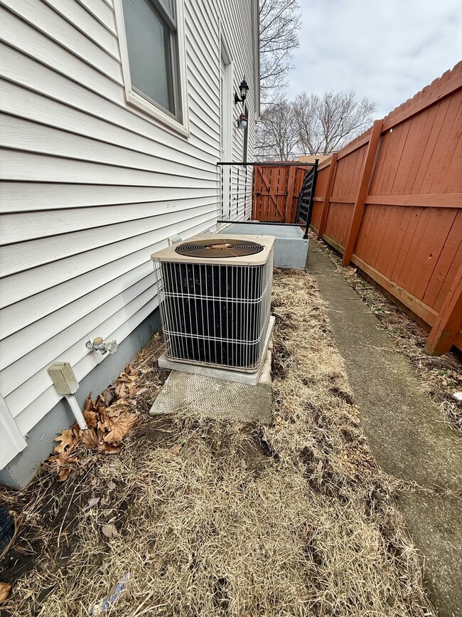 Building Photo - 723 Glendale Ave