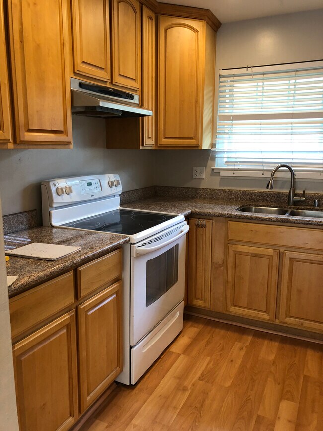 Building Photo - 10360 Leola Ct
