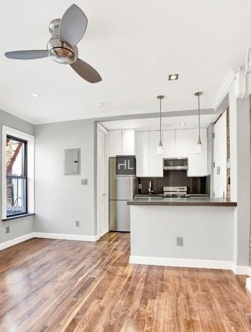 Building Photo - 2100 2nd Ave