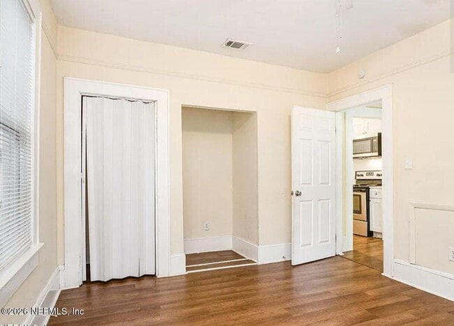 Building Photo - 940 Glencarin St