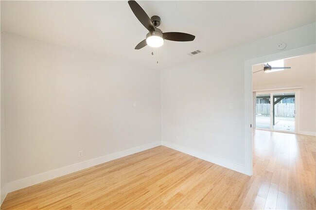 Building Photo - 2515 Berkett Dr