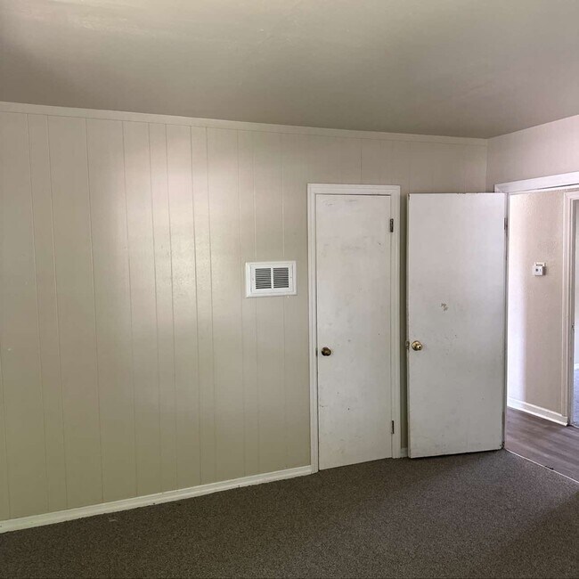 Building Photo - 5817 N Teutonia Ave