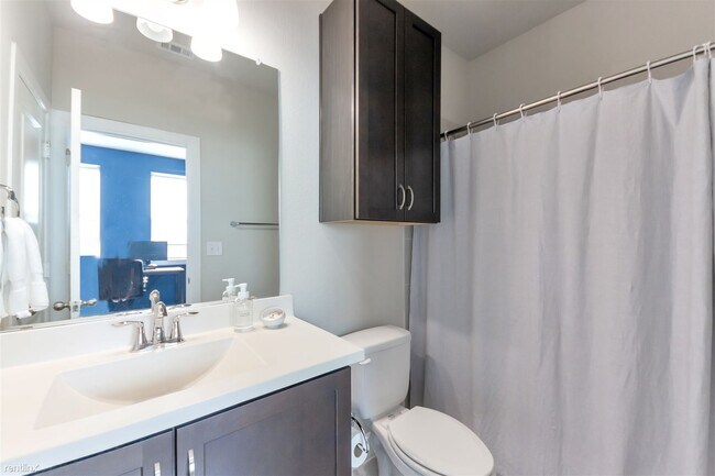 Building Photo - 2 br, 2.5 bath House - 1044 Manacor Lane