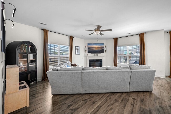 Building Photo - 227 Lookout Ln