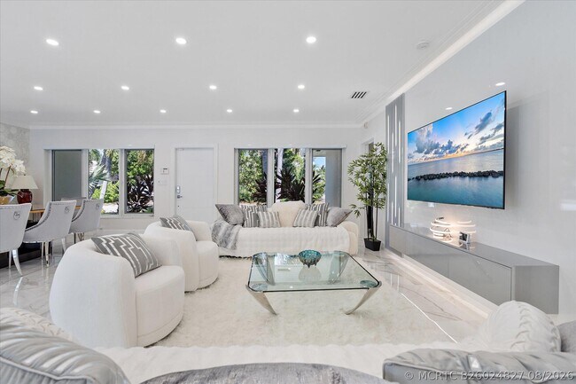 Building Photo - 207 Royal Palm Dr