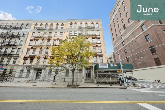 Building Photo - ROOM ONLY in 3-bed/1.0-bath Home